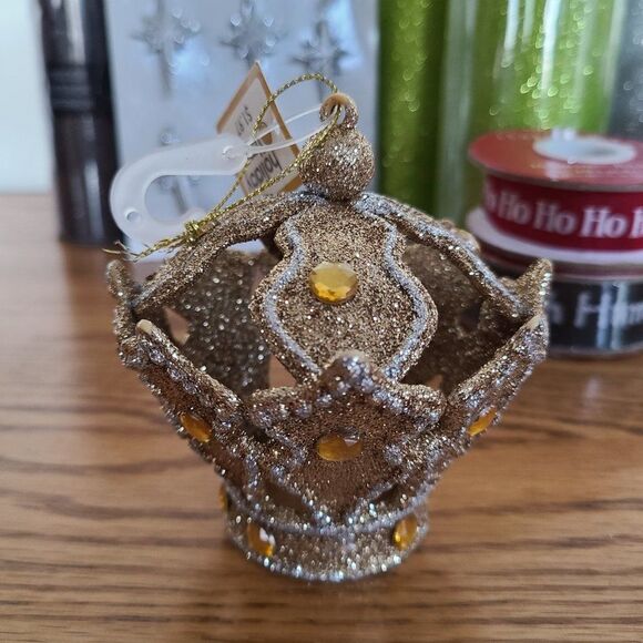 Christmas Crafts Lot - Includes Tulle, Ribbon, and Bulk Ornaments For Crafting - Picture 14 of 16